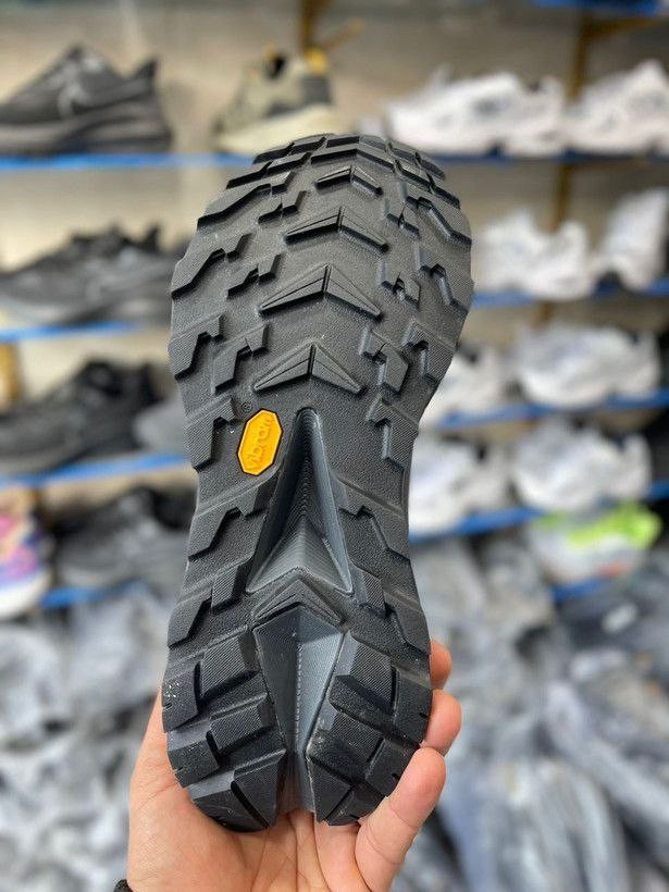Hoka Skyline-Float X made in Vietnam