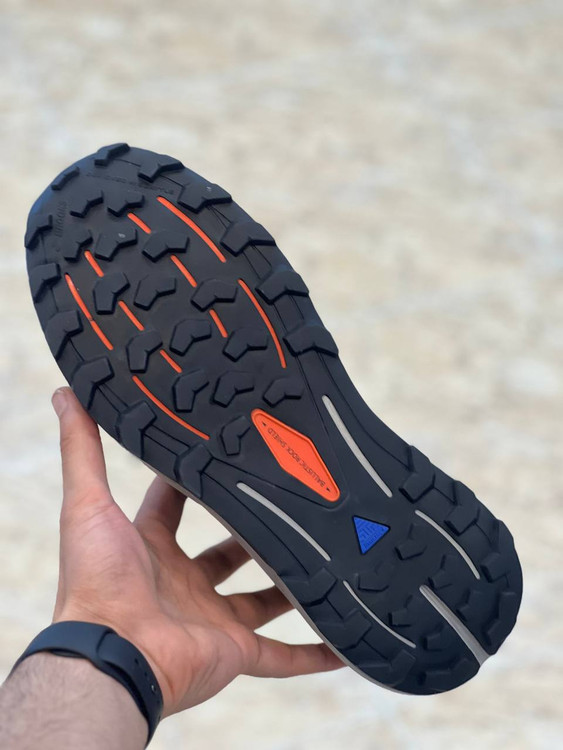 Brooks Cascadia 16 made in Vietnam
