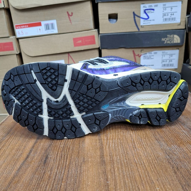 کتونی نیوبالانس 1906 - Newbalance 1906 سایزبندی ۴۰تا۴۵ کپی