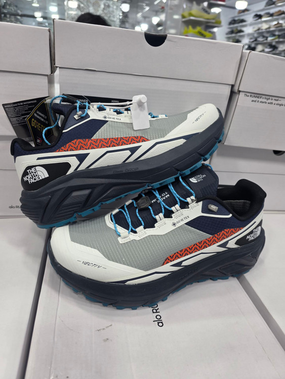 کتونی تریل رانینگ نورث فیسthe north face / ضد آب و گورتکس / طبیعتگردی ،شهری/ سایز ۴۰ الی ۴۵