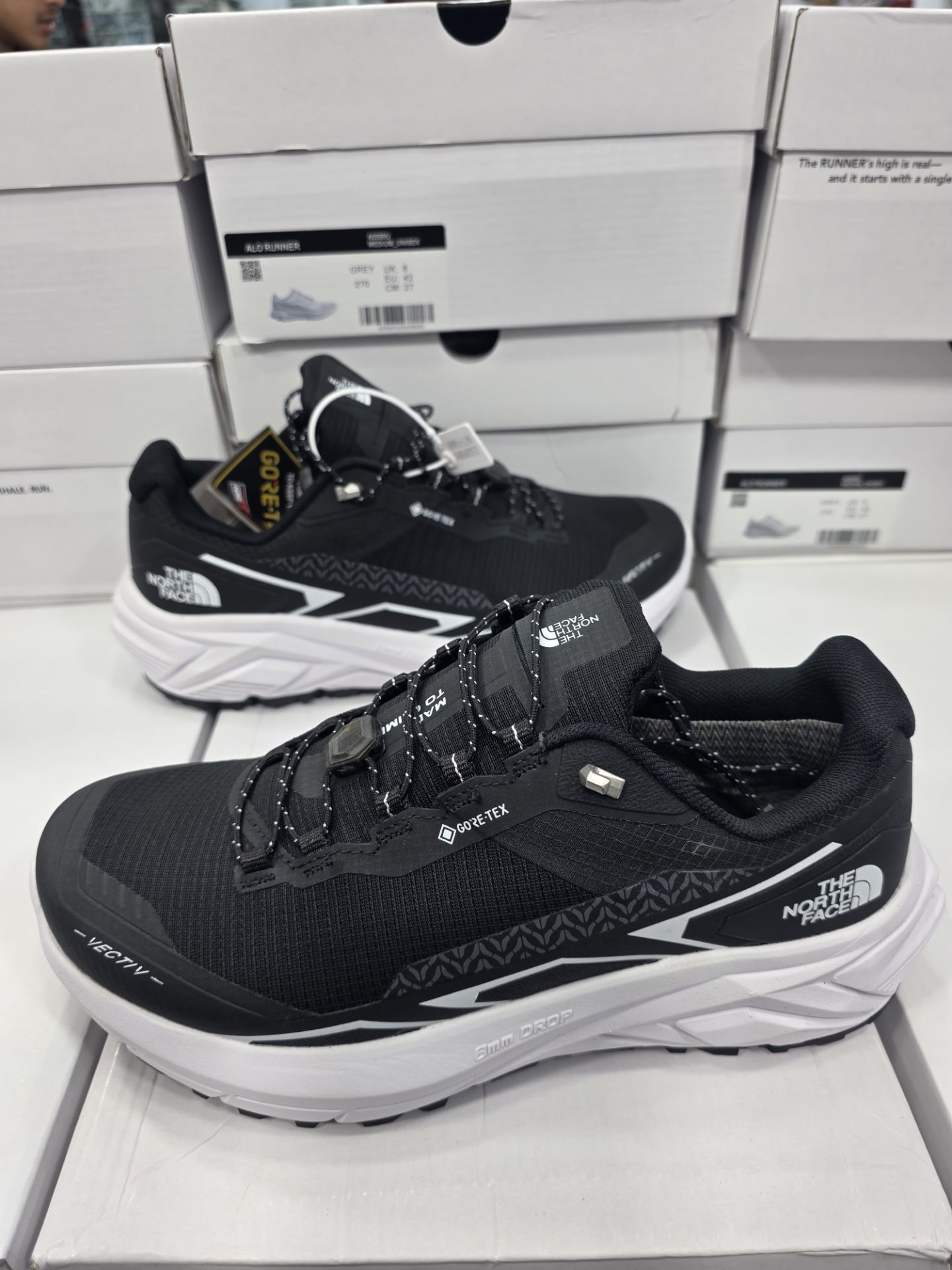 کتونی تریل رانینگ  نورث فیسthe north face / ضد آب و گورتکس /  طبیعت‌گردی ،شهری/ سایز 40 الی 45