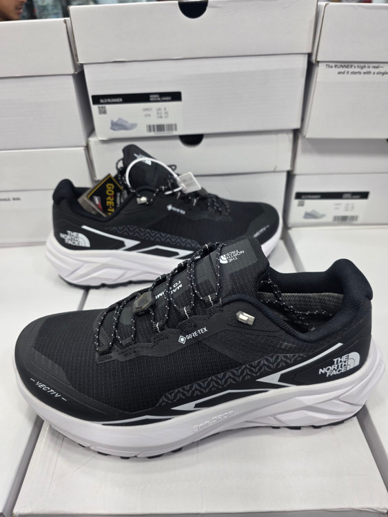 کتونی تریل رانینگ نورث فیسthe north face / ضد آب و گورتکس / طبیعتگردی ،شهری/ سایز ۴۰ الی ۴۵