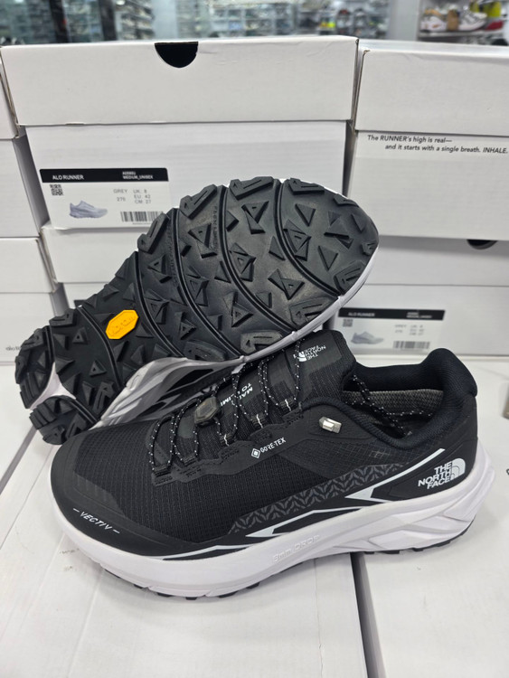 کتونی تریل رانینگ نورث فیسthe north face / ضد آب و گورتکس / طبیعتگردی ،شهری/ سایز ۴۰ الی ۴۵