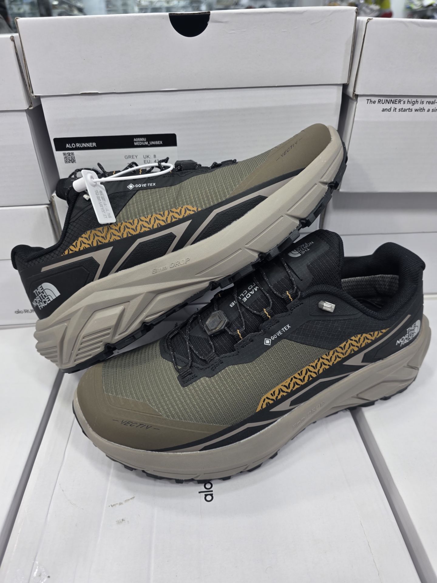 کتونی تریل رانینگ  نورث فیسthe north face / ضد آب و گورتکس /  طبیعت‌گردی ،شهری/ سایز 40 الی 45