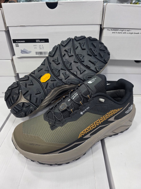 کتونی تریل رانینگ نورث فیسthe north face / ضد آب و گورتکس / طبیعتگردی ،شهری/ سایز ۴۰ الی ۴۵