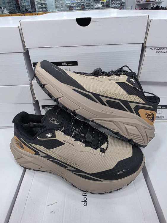 کتونی تریل رانینگ نورث فیسthe north face / ضد آب و گورتکس / طبیعتگردی ،شهری/ سایز ۴۰ الی ۴۵