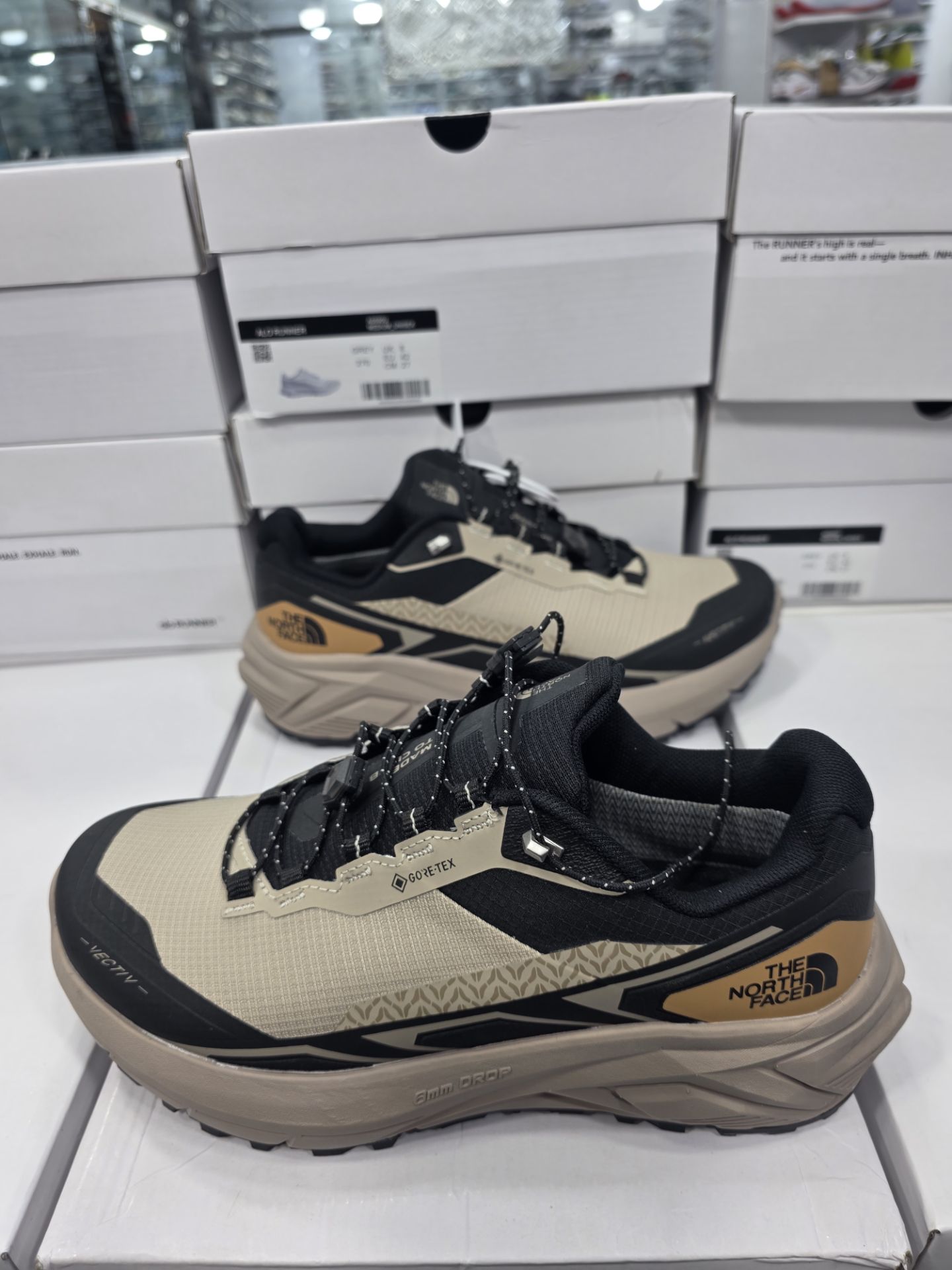 کتونی تریل رانینگ نورث فیس The North Face ضد آب و گورتکس مناسب طبیعت‌گردی و شهری سایز 40 الی 45