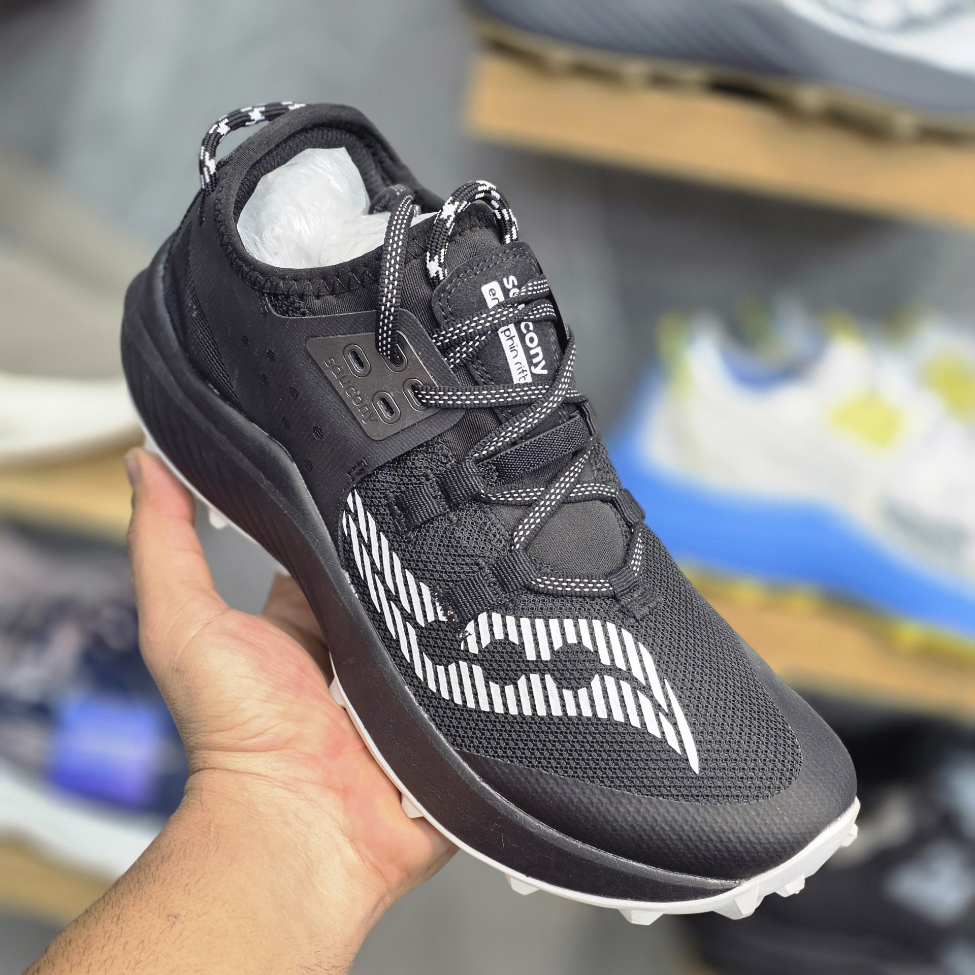 کتونی ساوکونی مدل اندورفین با سایزبندی 40 تا 45