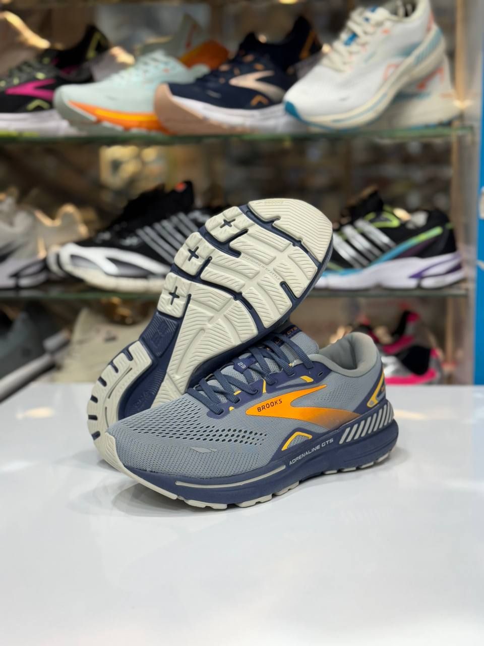 کتونی بروکس مدل آدرنالین جی‌تی‌اس 23 سایزبندی 40 تا 45 Brooks Adrenaline GTS 23