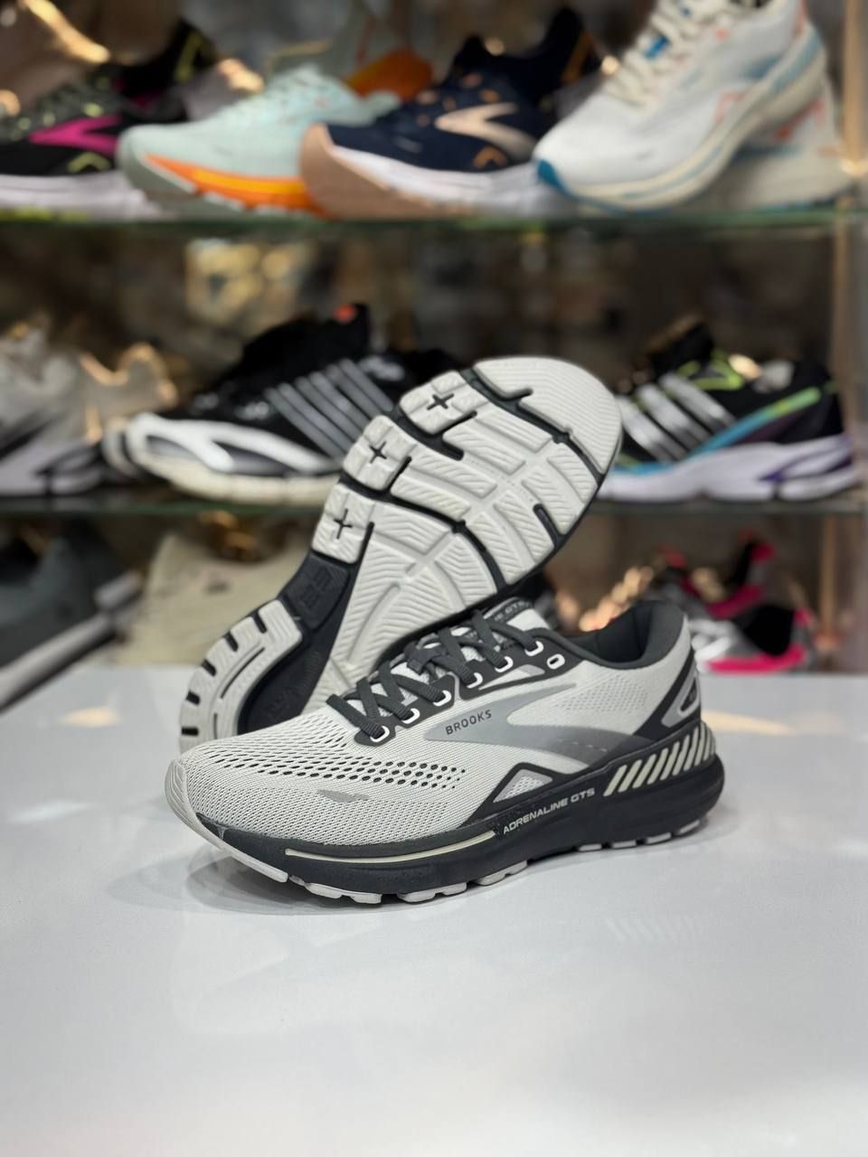 کتونی بروکس مدل آدرنالین جی‌تی‌اس 23 سایزبندی 40 تا 45 Brooks Adrenaline GTS 23