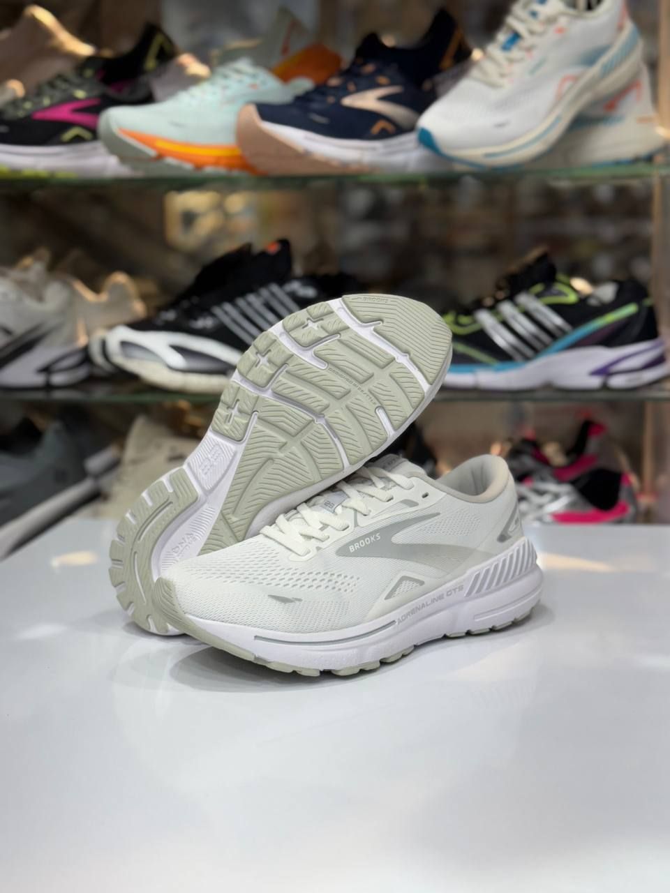 کتونی بروکس مدل آدرنالین جی‌تی‌اس 23 سایزبندی 37 تا 40 | Brooks Adrenaline GTS 23