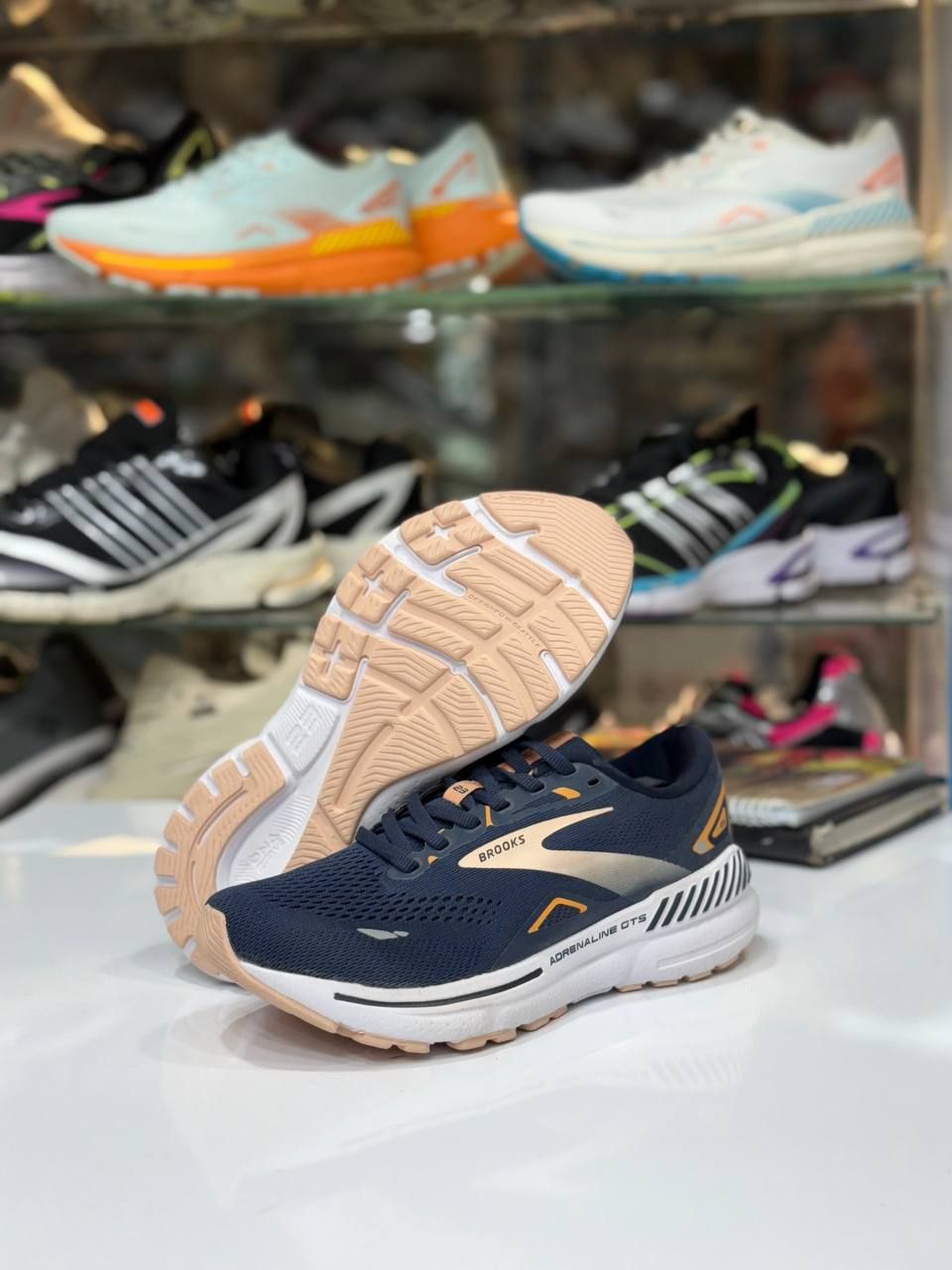 کتونی بروکس مدل آدرنالین جی‌تی‌اس 23 سایزبندی 37 تا 40 | Brooks Adrenaline GTS 23