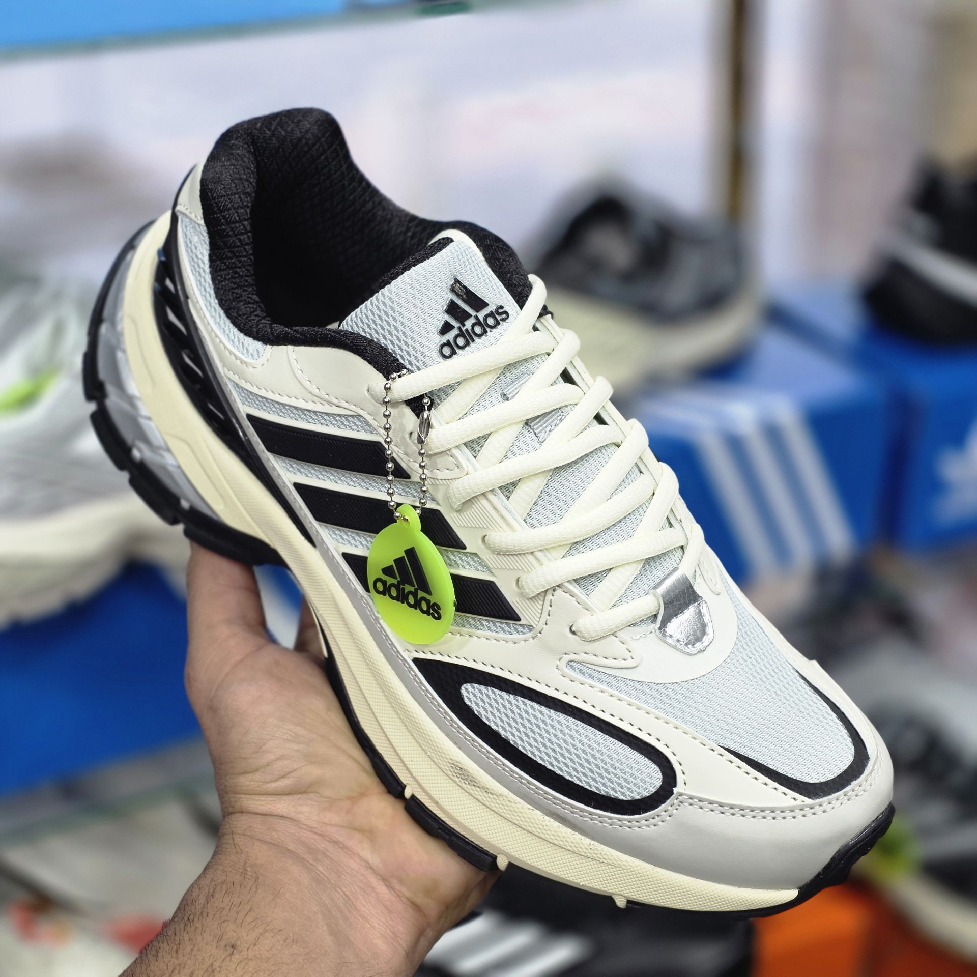 کفش ورزشی ادیداس مدل رسپانس سی ال سایزبندی 40تا45 | Adidas Response CL