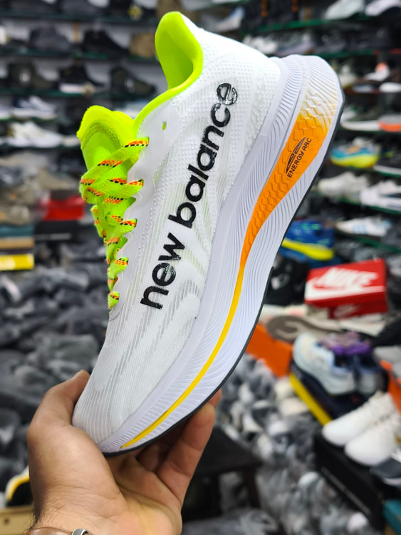 کتونی نیوبالانس مدل Fuelcell Rebel V2 سایزبندی 41تا45