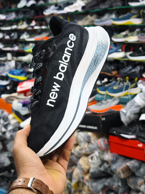 کتونی نیوبالانس مدل Fuelcell Rebel V2 سایزبندی 41تا45