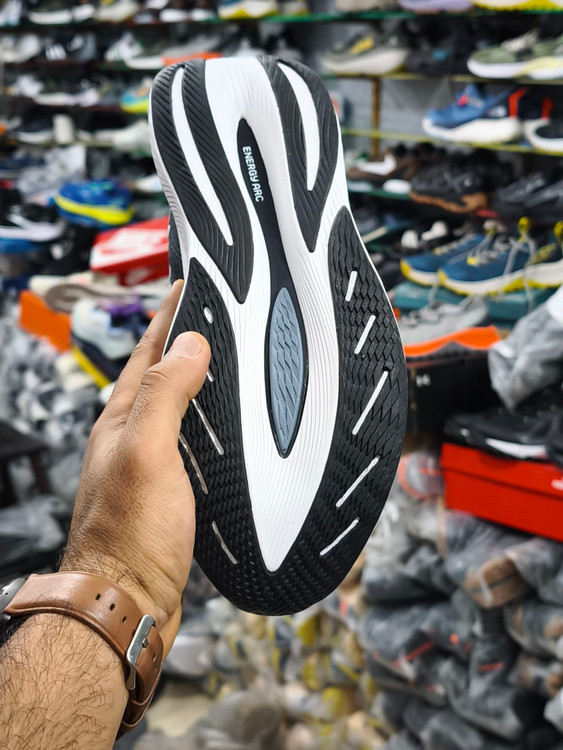 کتونی نیوبالانس مدل Fuelcell Rebel V2 سایزبندی 41تا45