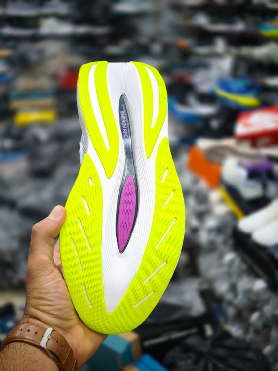 کتونی نیوبالانس مدل Fuelcell Rebel V2 سایزبندی 41تا45