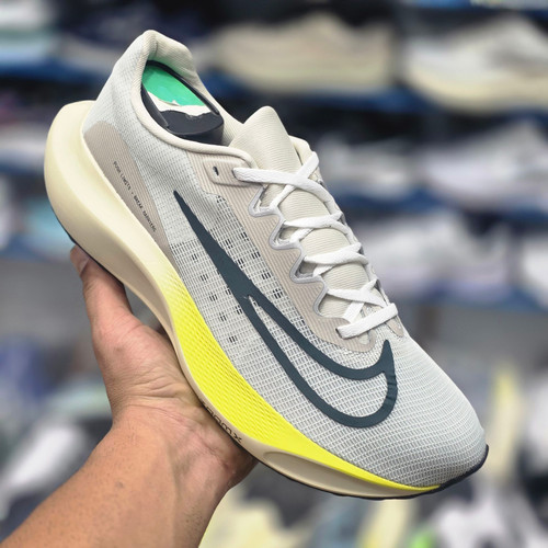 کتونی رانینگ نایک زوم ایکس ساخت ویتنام سایز ۴۰ الی ۴۵ | Nike ZoomX