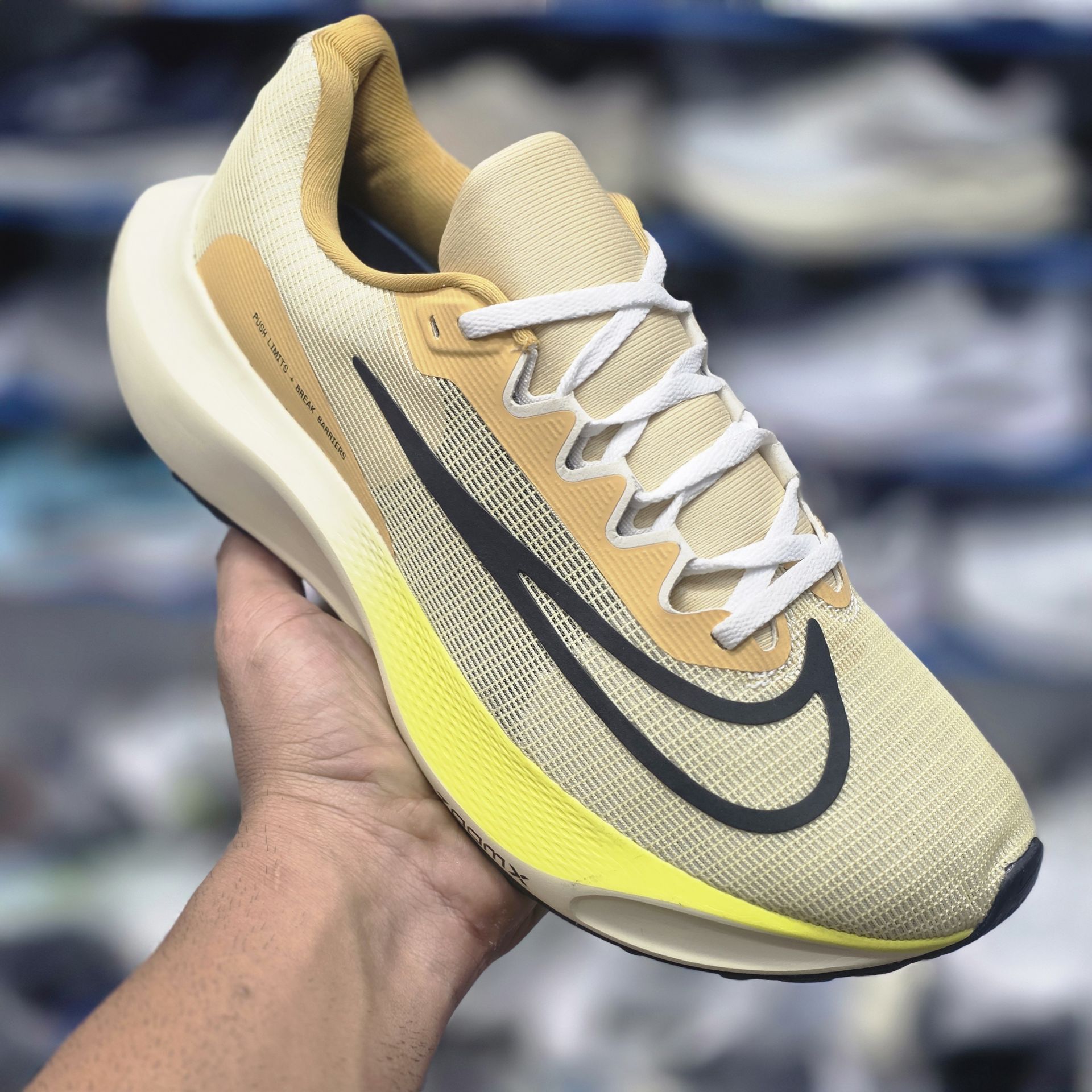 کتونی رانینگ نایک زوم ایکس ساخت ویتنام سایز ۴۰ الی ۴۵ | Nike ZoomX