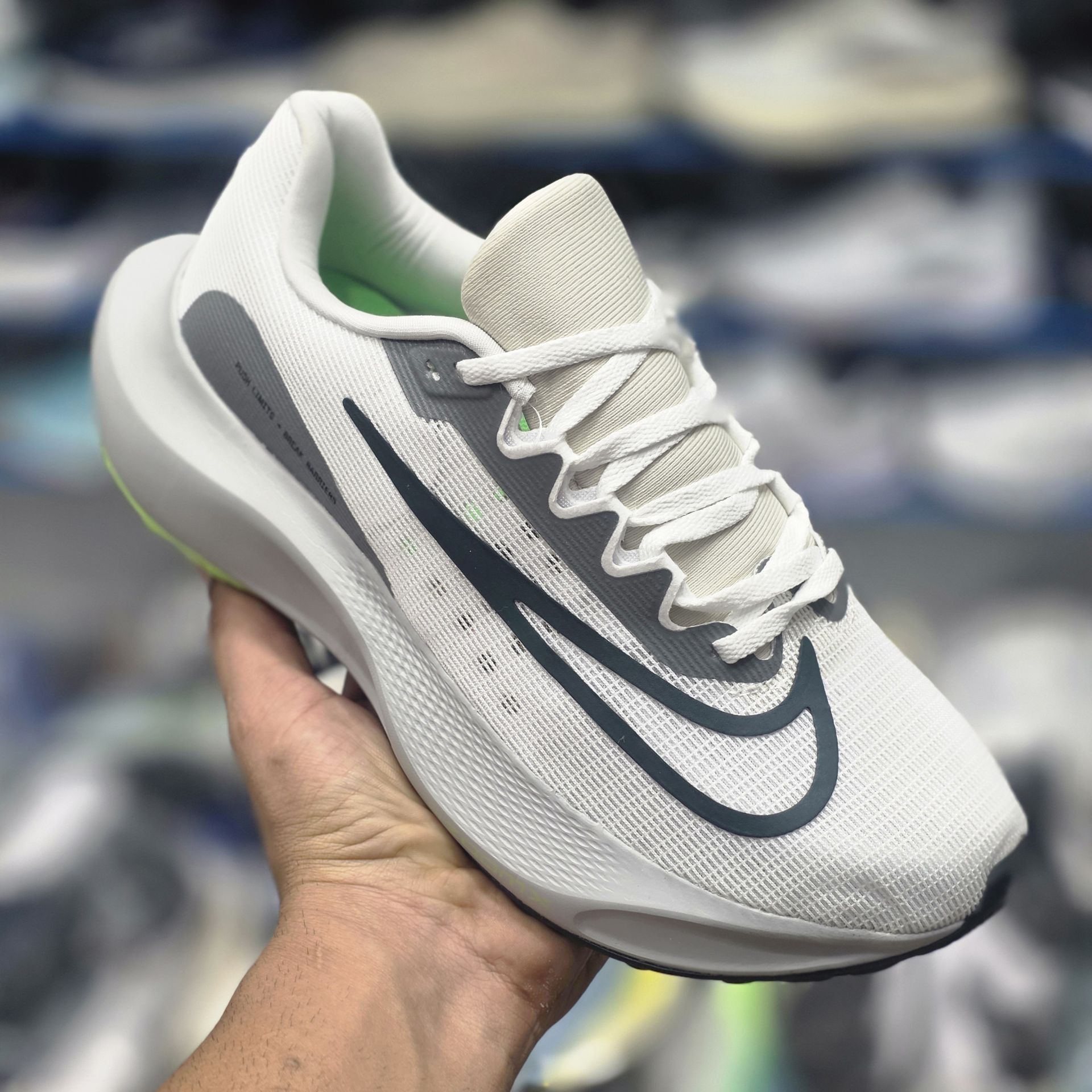 کتونی رانینگ نایک زوم ایکس ساخت ویتنام سایز ۴۰ الی ۴۵ | Nike ZoomX