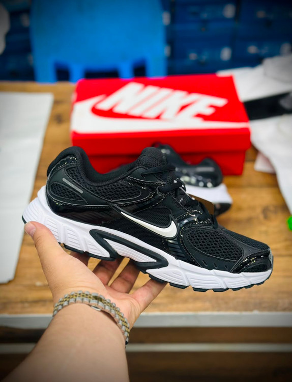 کتونی نایک V5K RNR سایز 37 الی 45 ساخت ویتنام  | Nike V5k RNR
