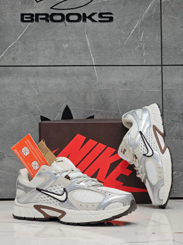 کتونی نایک V5K RNR سایز 39 الی 45 ساخت ویتنام  | Nike V5k RNR