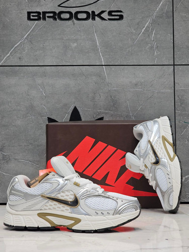 کتونی نایک V5K RNR سایز 39 الی 45 ساخت ویتنام | Nike V5k RNR