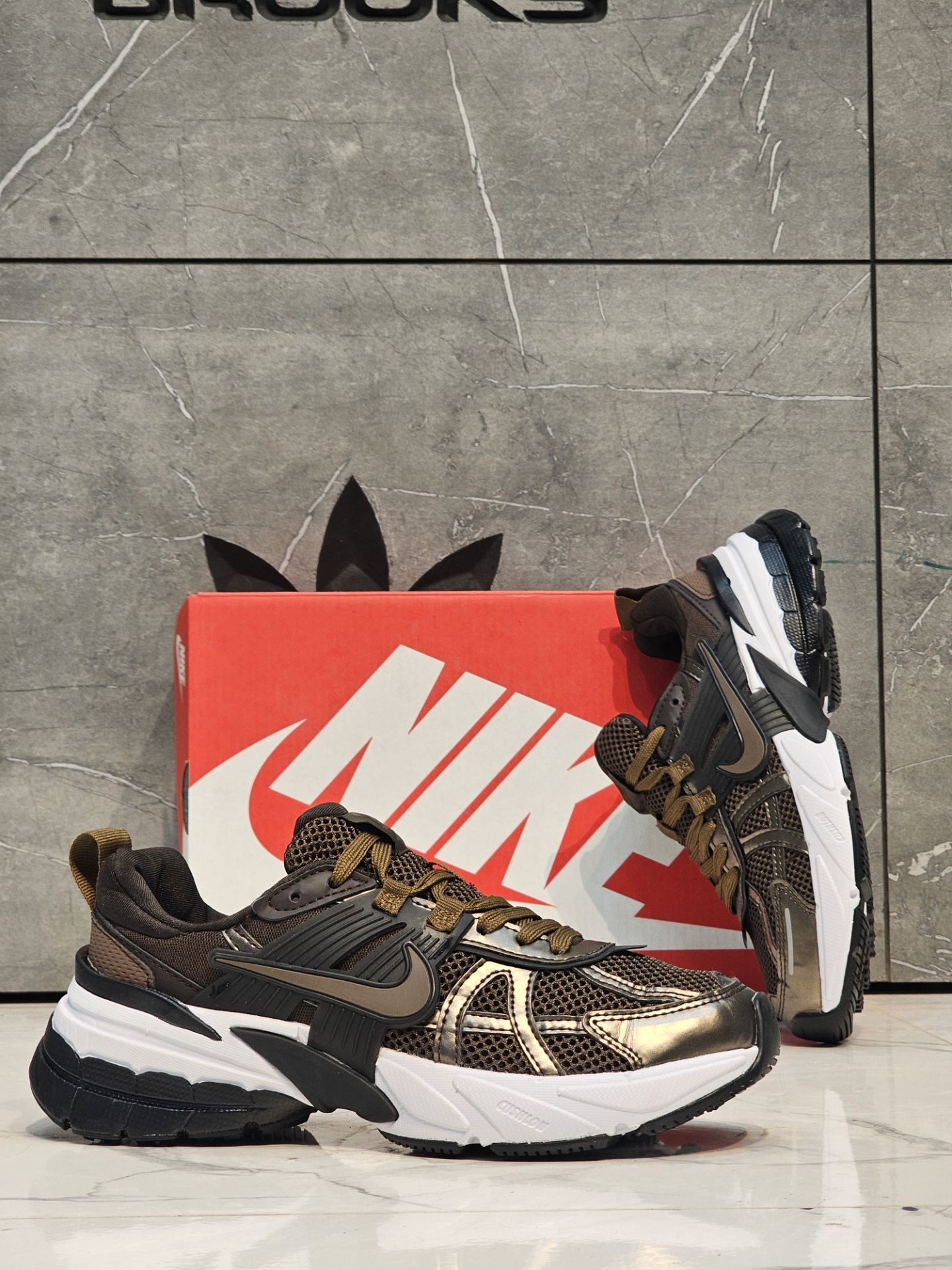 کتونی مسترکوالیتی نایک وی تو کی ساخت ویتنام سایزبندی 37 الی 45 | Nike V2K Run