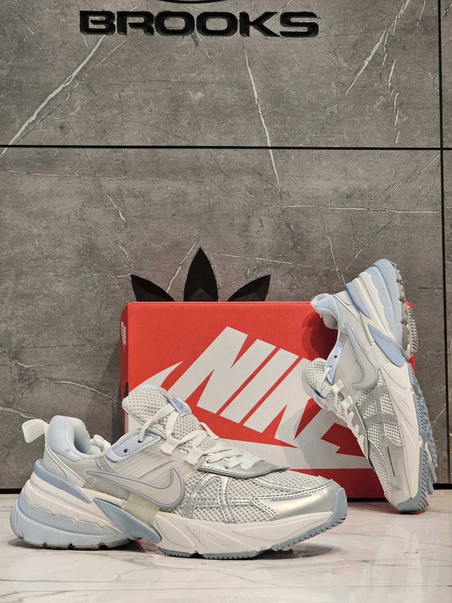 کتونی مسترکوالیتی نایک وی تو کی ساخت ویتنام سایزبندی 37 الی 45 | Nike V2K Run