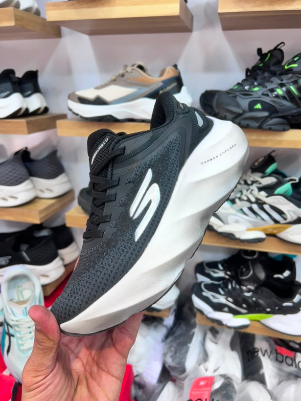 کتونی اسکیچرز هایپربرست کربن مسترکوالیتی سایز ۳۶ الی ۴۰ ساخت ویتنام | Skechers Hyperburst Carbon