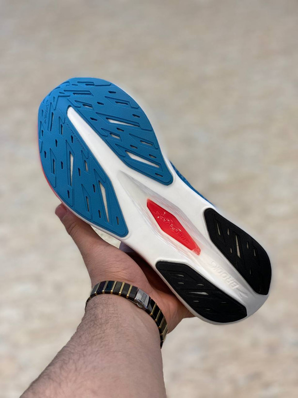 Brooks Hyperion Max 2 made in Vietnam