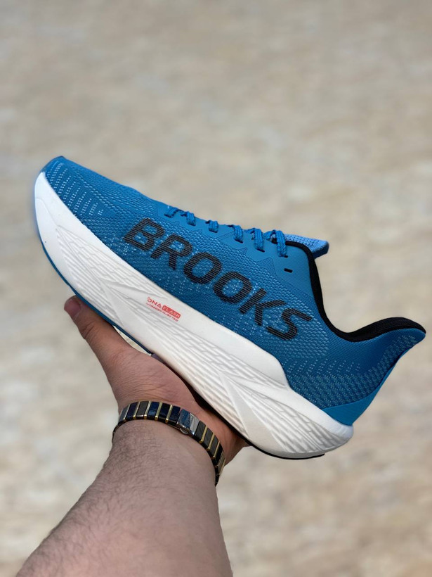 Brooks Hyperion Max 2 made in Vietnam